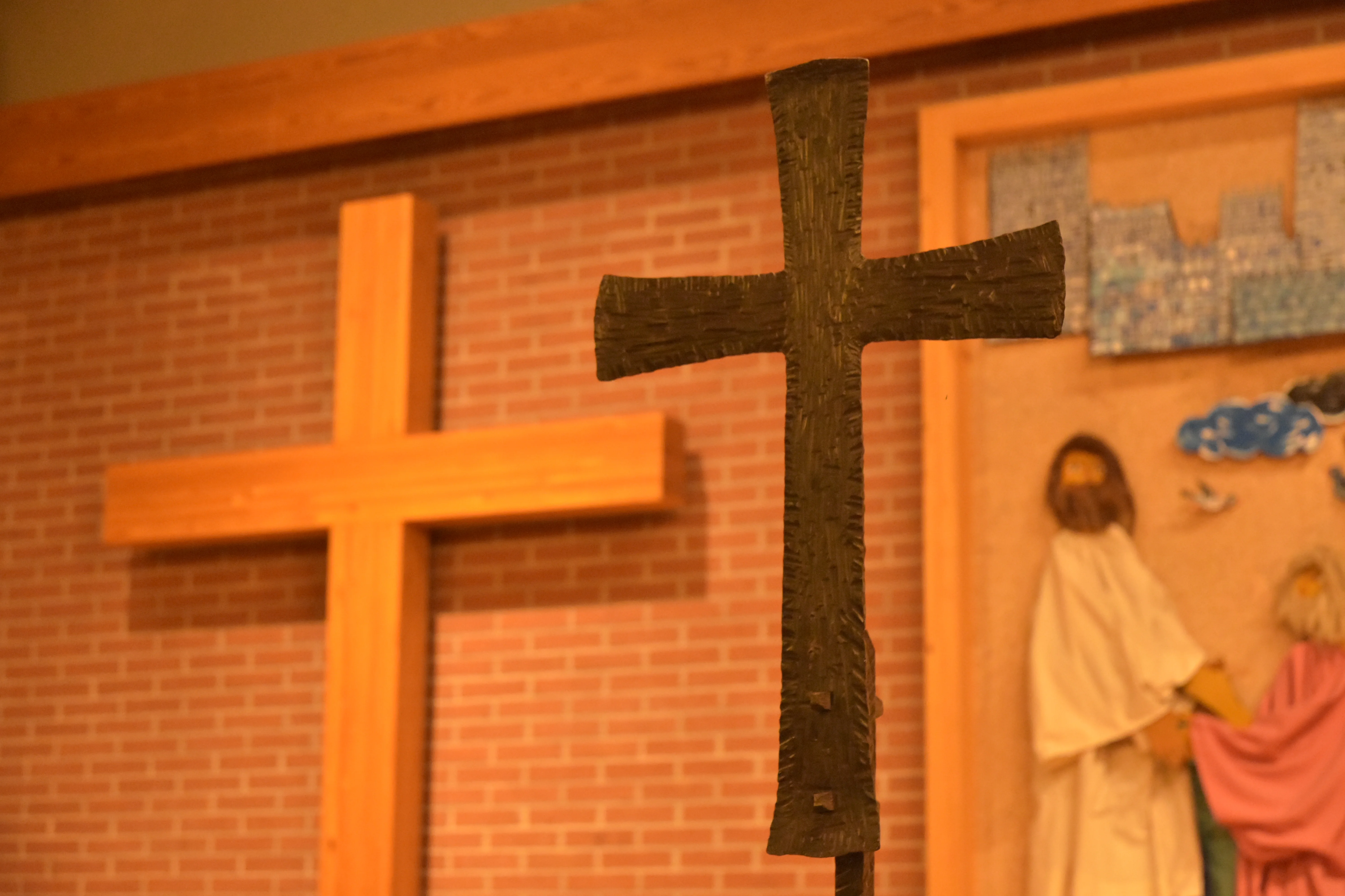Kreuze in der Johanneskirche Mosbach
