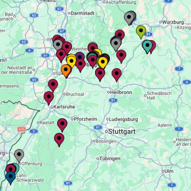 Kartenausschnitt mit vielen bunten Pins, die Standorte der Johannes-Diakonie markieren.