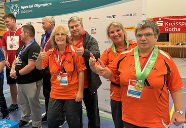 Daumen hoch in Friedrichroda: Manuela Nimis, Alexandra Schork, Jens Opahle und Heidrun Ibba (von rechts) bei der Siegerehrung.