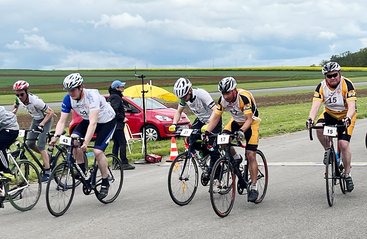 Start frei für das Straßenrennen der Männer über 5 Kilometer beim Radsporttag von Special Olympics auf dem Walldürner Flugplatz.