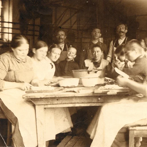 Historisches Foto von Angestellten in der "Erziehungs- und Pflegeanstalt Mosbach"