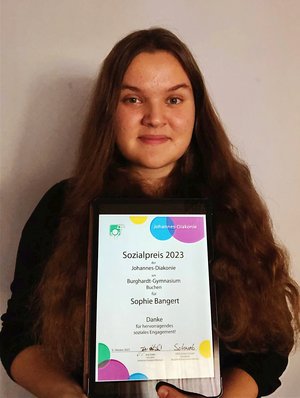 Freut sich auch im fernen Spanien über die Urkunde zum „„Johannes-Diakonie Sozialpreises“ am Buchener Burghardt-Gymnasium: die Krumbacherin Sophie Bangert.