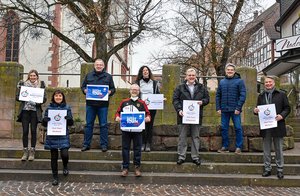 Freude beim Mosbacher Rathauschef Michael Jann (re.) und bei Schwarzachs Bürgermeister Mathias Haas (4.v.r.) sowie dem Projektteam über die erfolgreiche Bewerbung als "Host Town" für die Special Olympics Weltspiele 2023.