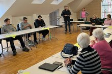 VHS-Kurs Jüngere helfen Älteren