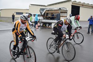 Start frei für das Straßenrennen der Männer über 10 Kilometer beim Radsporttag von Special Olympics auf dem Walldürner Flugplatz. 