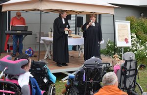 Den Auftakt zur 5-Jahres-Feier im Fachpflegeheim "Am Bieten" in Linkenheim-Hochstetten machte ein Gottestdienst mit Pfarrerin Konstanze Gholamvisy und Pfarrer Richard Lallathin. 
