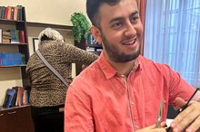 BBW-Auszubildender schneidet Haare