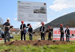 Legten beim Spatenstich Hand an: Friedemann Waidelich, Jörg Huber, Volkhard Leetz, Klaus Mack, Dieter Weiser, Dieter Meurer, Heiko Hoßfeld (v.l.).