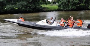 Motorboot Hoppetosse in voller Fahrt