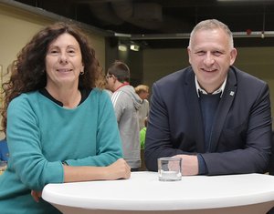 Die Verantwortlichen des Projekts "Teilhabe durch Sport": Projektkoordinatorin Claudia Geiger und Projektleiter Michael Walter.