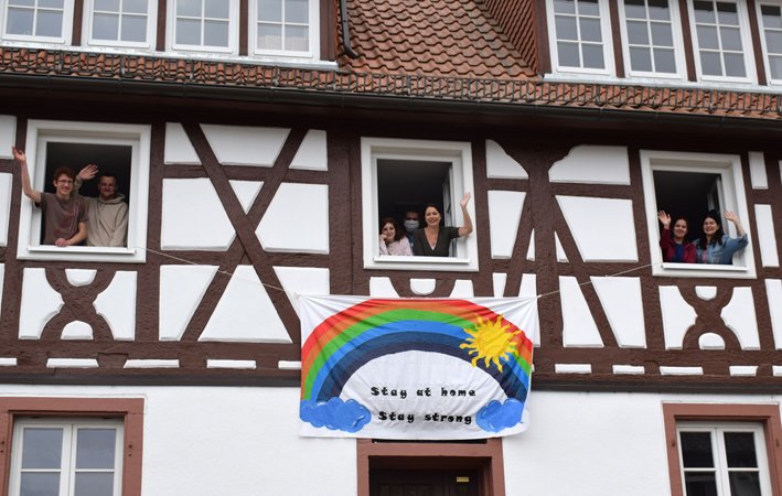 Auch Zu Hause Kann Das Leben Bunt Sein Johannes Diakonie De They send responses in french telling me to contact them which is impossible as theres only a chat bot available on their site. johannes diakonie