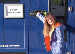 Bei den Dreharbeiten zur Serie „Lena Lorenz“ stand Malena Focht ein eigener Garderobenwagen zur Verfügung.