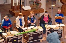 Premiere in der Stiftskirche: (von links) Tanja Schmidt, Gaby-Eisner Just, Nicole Baluci, Luisa Carlino und Daniel Will bei der Lesung des „jo!-Magazins“.