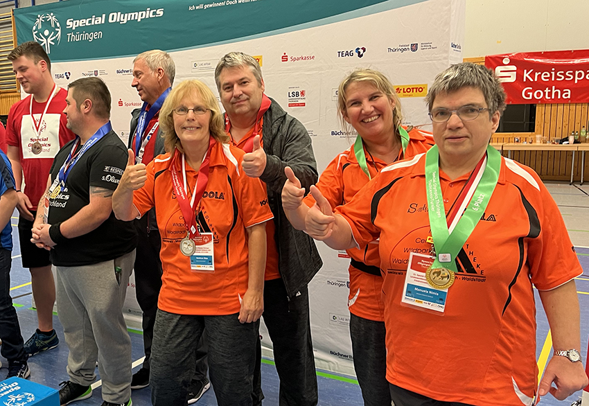 Daumen hoch in Friedrichroda: Manuela Nimis, Alexandra Schork, Jens Opahle und Heidrun Ibba (von rechts) bei der Siegerehrung.