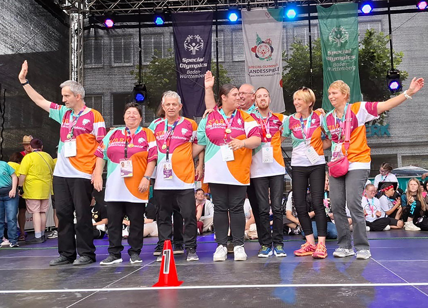 Beim ersten Special-Olympics-Wettbewerb gleich mit Gold dekoriert: die Tanzgruppe „Together in Line“.